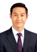 Headshot of Sinchul Back
