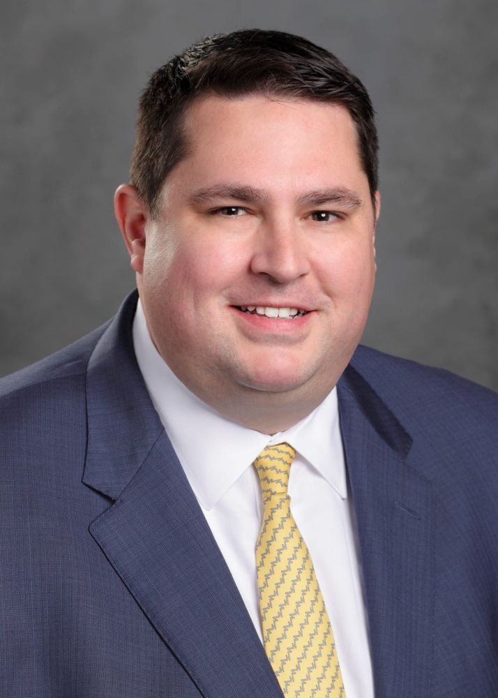 tom mackinnon head shot