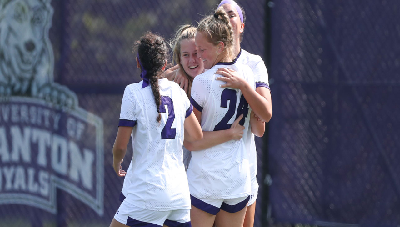 Royal Review: Volleyball, Women's Soccer Extend Winning Streaks image
